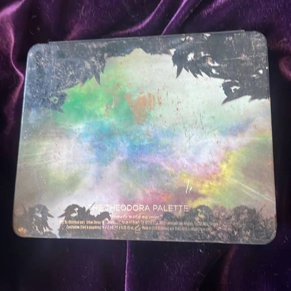 Urban Decay Oz Great and Powerful Palette - Picture 5 of 5